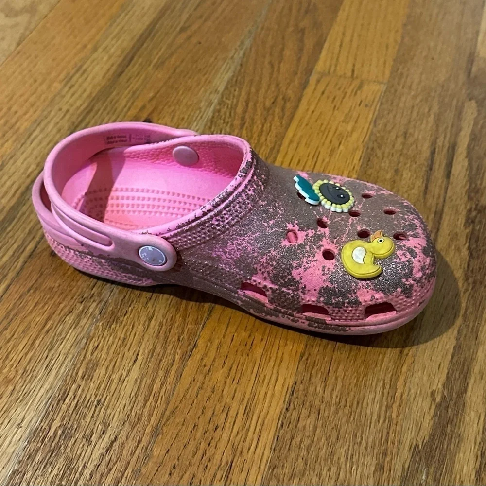 Crocs Kids Pink Clogs with Fun Charms J2 Glitter crocs